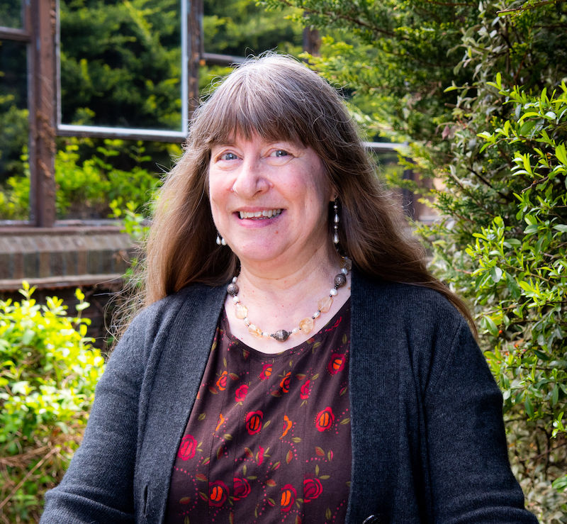 Dr Lindsey Taylor-Guthartz